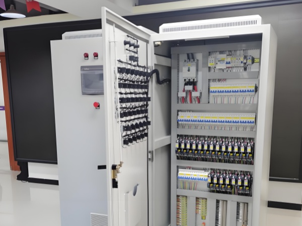 PLC 控制柜